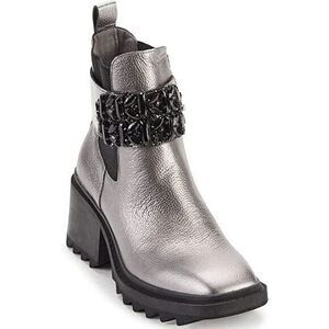 Karl Lagerfeld Paris Cavin Women 9 Chelsea Boot Silver Leather Rhinestones NWOB
